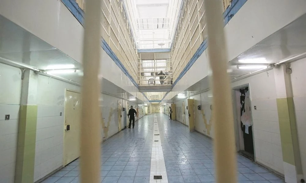 Φυλακές Δομοκού: Έκρυψε ναρκωτικά στην φόδρα του παντελονιού για να τα πάρει ο γιος!